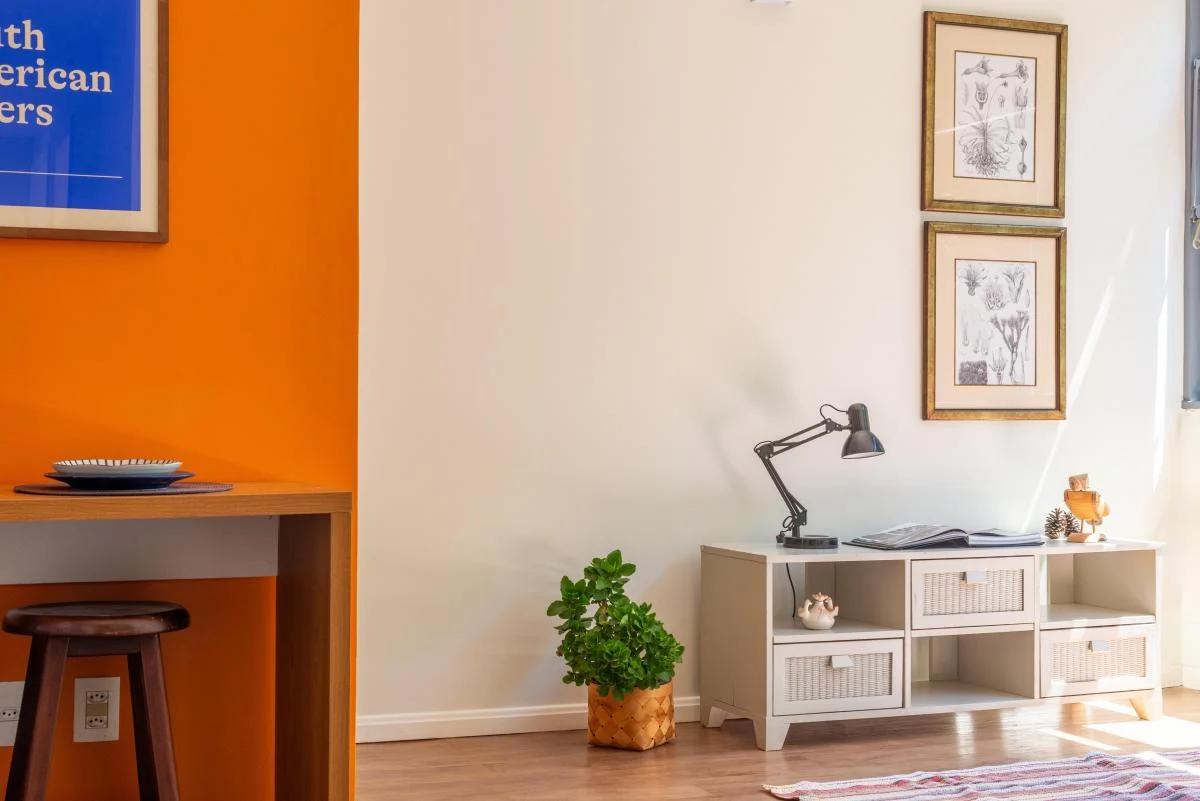 SQN 411 Bloco N vazado, frente para nascente e no interior da quadra